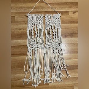 Macrame wall hanger